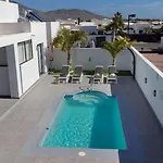 Orcades Close To Town Center Pool & A/c Villa