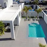 Orcades Close To Town Center Pool & A/c Villa Playa Blanca (Lanzarote)