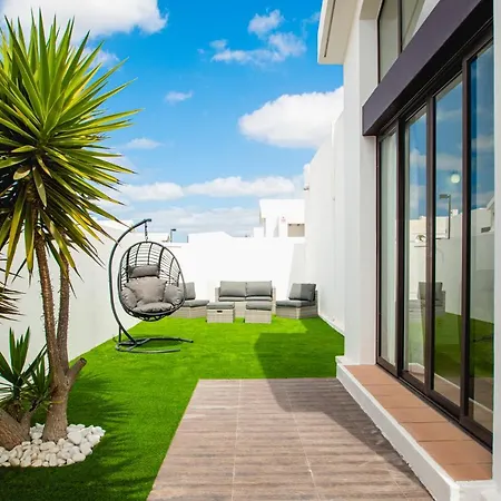 Orcades Close To Town Center Pool & A/c Villa