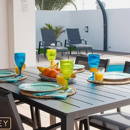 Orcades Close To Town Center Pool & A/c Villa *