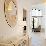 Orcades Close To Town Center Pool & A/c Villa