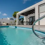 Orcades Close To Town Center Pool & A/c Playa Blanca (Lanzarote)