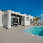 Villa Orcades Close To Town Center Pool & A/c