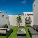 Orcades Close To Town Center Pool & A/c *