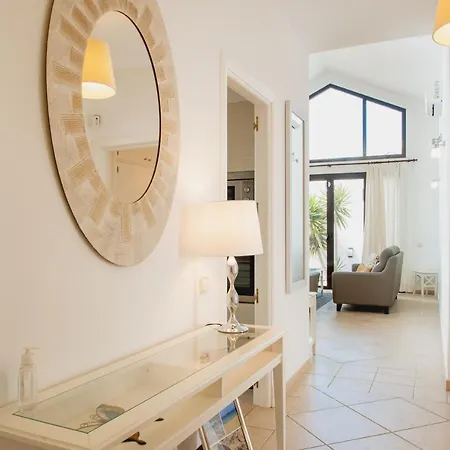 Orcades Close To Town Center Pool&a/c Villa