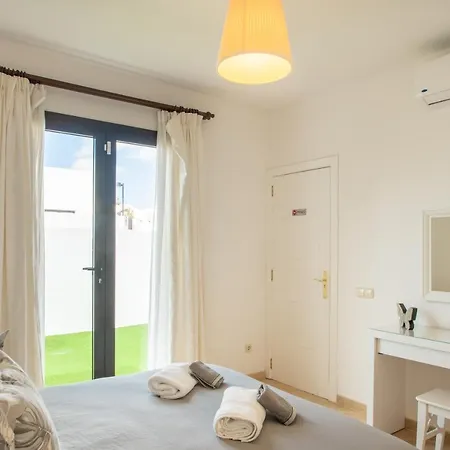 Orcades Close To Town Center Pool&a/c