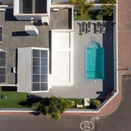 Orcades Close To Town Center Pool&a/c