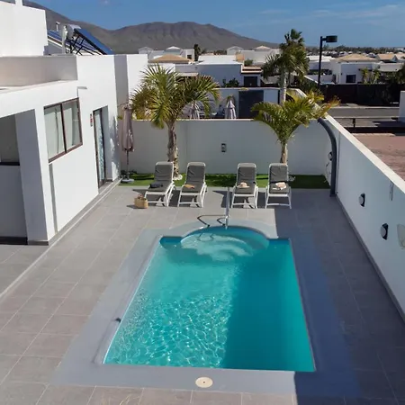Orcades Close To Town Center Pool&a/c Villa