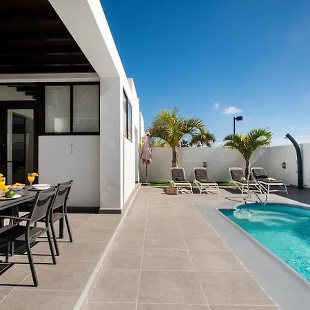 Orcades Close To Town Center Pool&a/c