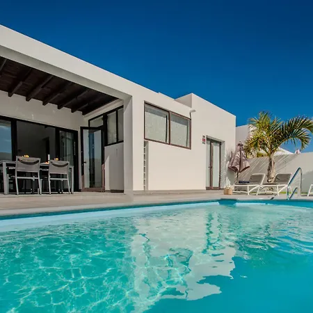 Villa Orcades Close To Town Center Pool&a/c Playa Blanca (Lanzarote)
