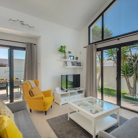 Orcades Close To Town Center Pool&a/c