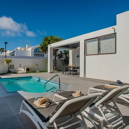 Orcades Close To Town Center Pool&a/c Villa