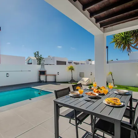 Villa Orcades Close To Town Center Pool&a/c Playa Blanca (Lanzarote)