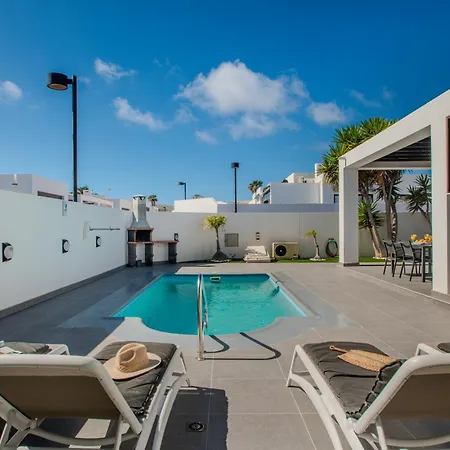 Orcades Close To Town Center Pool&a/c Villa