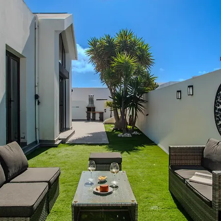 Orcades Close To Town Center Pool&a/c