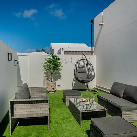 Orcades Close To Town Center Pool&a/c