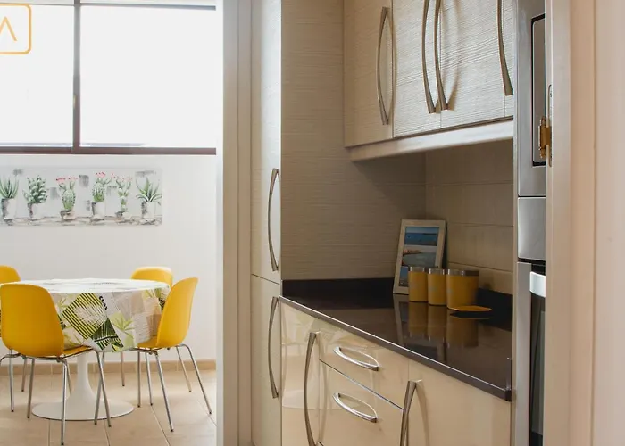 Orcades Close To Town Center Pool & A/c Villa