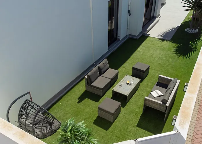 Villa Orcades Close To Town Center Pool & A/c