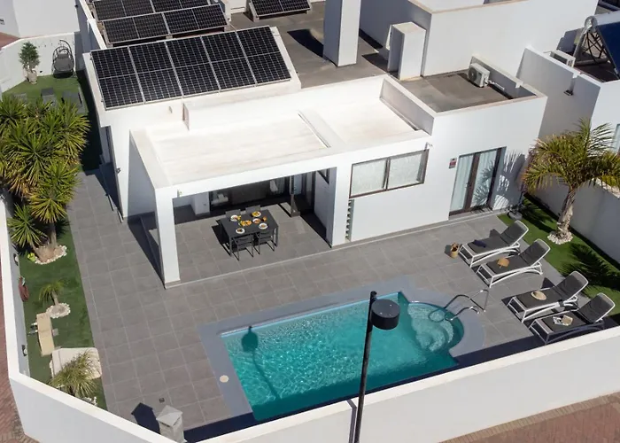 Orcades Close To Town Center Pool & A/c Villa *