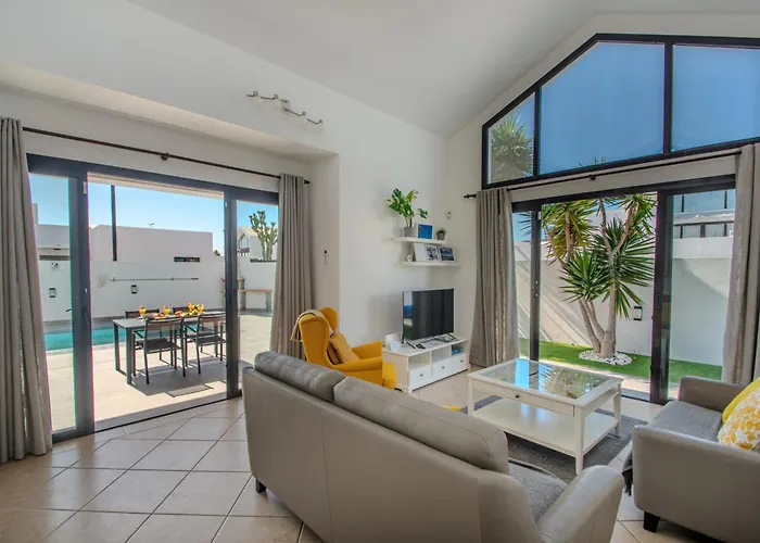 Orcades Close To Town Center Pool & A/c Villa Playa Blanca (Lanzarote)