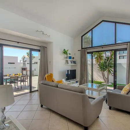 Orcades Close To Town Center Pool & A/c Playa Blanca (Lanzarote)