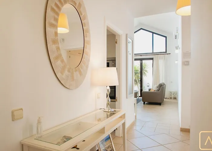 Orcades Close To Town Center Pool & A/c Villa