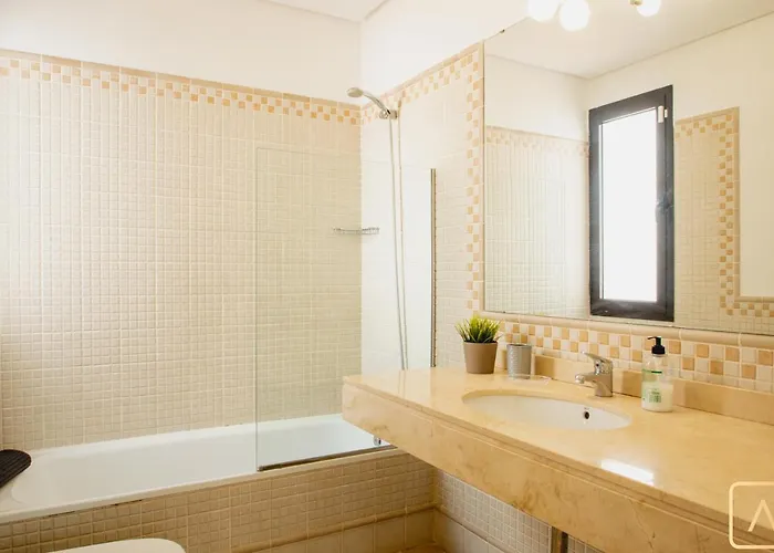 Orcades Close To Town Center Pool & A/c Villa