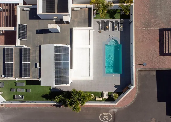 Orcades Close To Town Center Pool & A/c