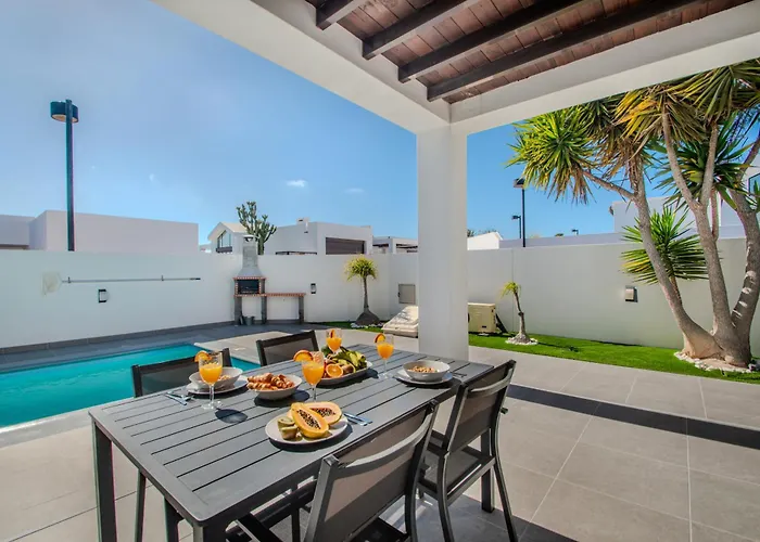 Orcades Close To Town Center Pool & A/c Villa *