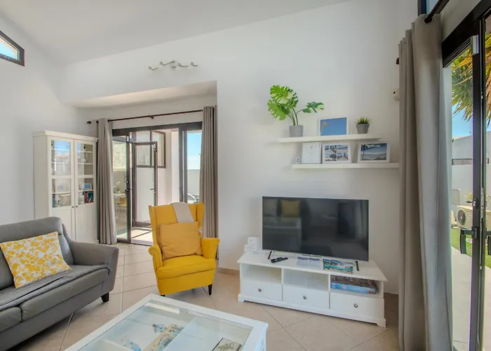 Orcades Close To Town Center Pool & A/c Villa Playa Blanca (Lanzarote)