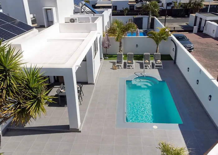 Orcades Close To Town Center Pool & A/c Villa Playa Blanca (Lanzarote)