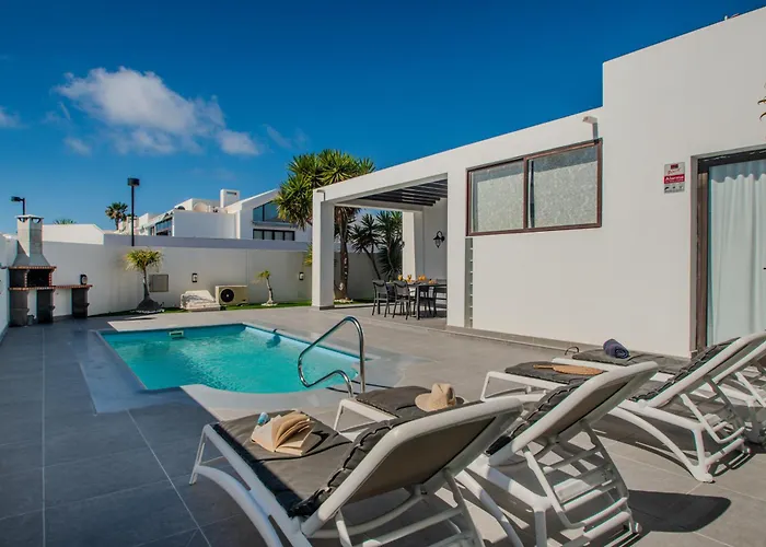 Orcades Close To Town Center Pool & A/c Villa