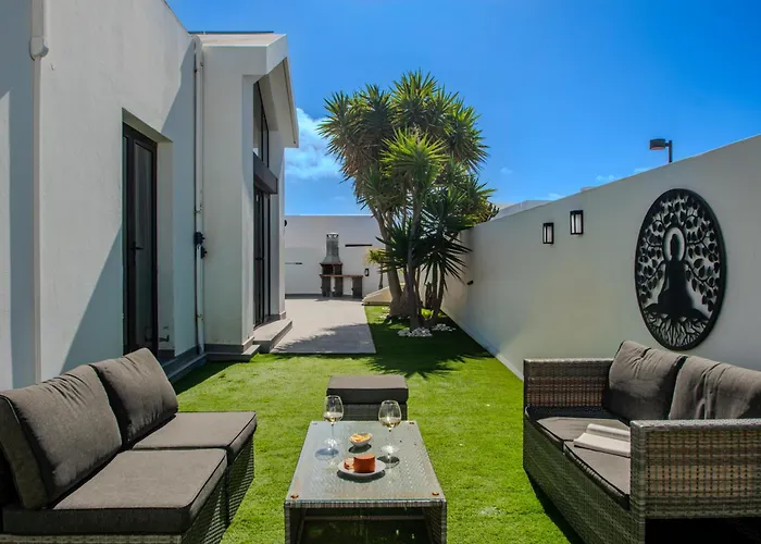 Orcades Close To Town Center Pool & A/c