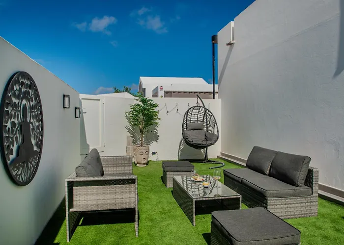 Orcades Close To Town Center Pool & A/c